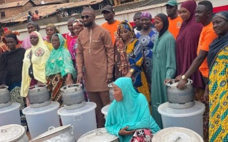 MAN : Agir ensemble pour man remet des kits aux femmes de Dinkè et Mistrot