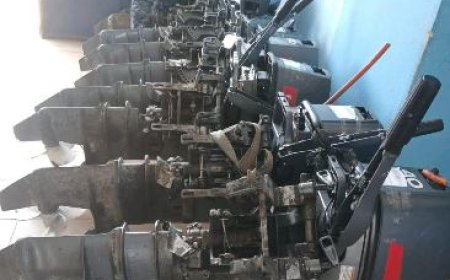 Transport lagunaire à Abidjan : La police maritime frappe un grand coup à Koumassi, neuf pinasses arraisonnées