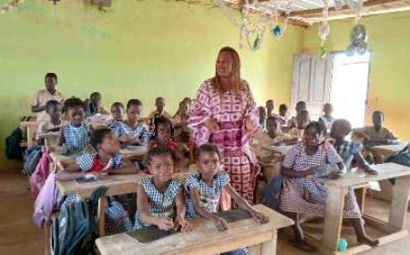 Ouragahio : Mme Akpé Pélagie, une enseignante de CE2 qui fait l’unanimité à l’EPV Naliali Valentine