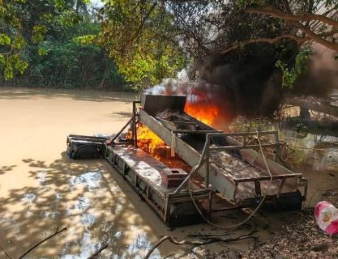 Nouvelle offensive contre l’orpaillage illégal : Six dragues détruites sur la rivière N’zi à Bocanda