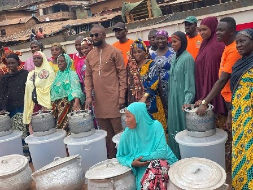 MAN : Agir ensemble pour man remet des kits aux femmes de Dinkè et Mistrot