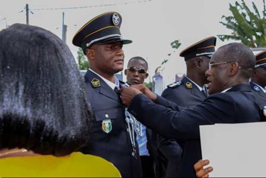 Le commandant des sapeurs-pompiers civils de Sinématiali reçoit une distinction