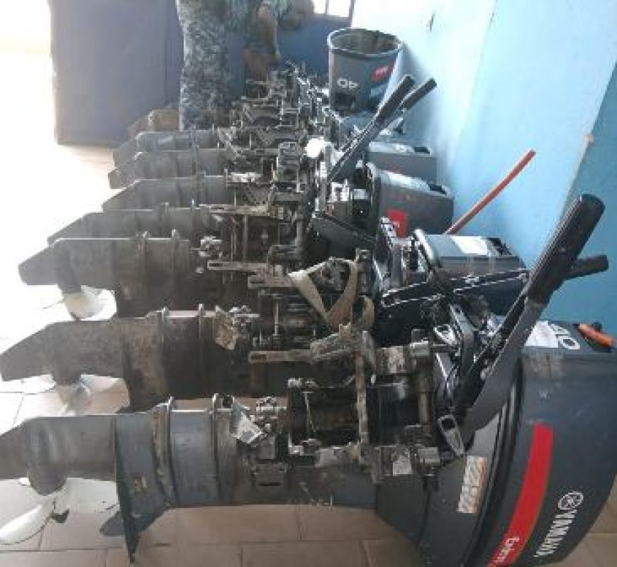 Transport lagunaire à Abidjan : La police maritime frappe un grand coup à Koumassi, neuf pinasses arraisonnées