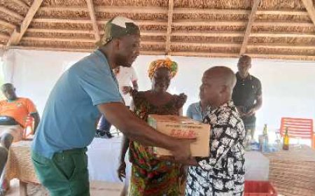 Yoro Alain Michel offre pour 3 millions FCFA de vivres et non-vivres aux délégations du Grand Ouragahio