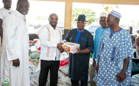 Dr Emmou Sylvestre offre des kits alimentaires à la communauté musulmane pour le Ramadan