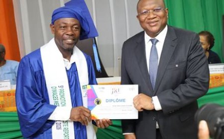 Amadou Coulibaly aux nouveaux JRI de l'UPL-CI : "Ce diplôme engage votre responsabilité face aux populations"