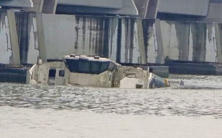 Incident maritime à Abidjan : Un bateau de passagers en partie immergé, la zone placée sous balisage