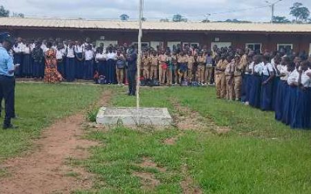 Lutte contre la drogue à Ouragahio : Élèves et forces de l'ordre s'unissent pour protéger l'avenir de la jeunesse