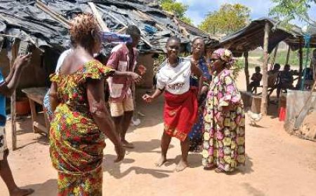 Résilience et tradition à Gbetro : Une cérémonie collective pour refermer le livre de la douleur