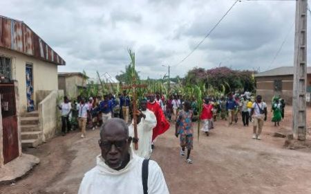 Fête des Rameaux : Les fidèles de Motiamo ouvrent la Semaine Sainte dans la ferveur