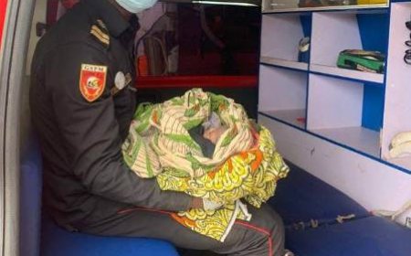 Entre vie et mort : Un nourrisson abandonné sauvé in extremis à Bouaké