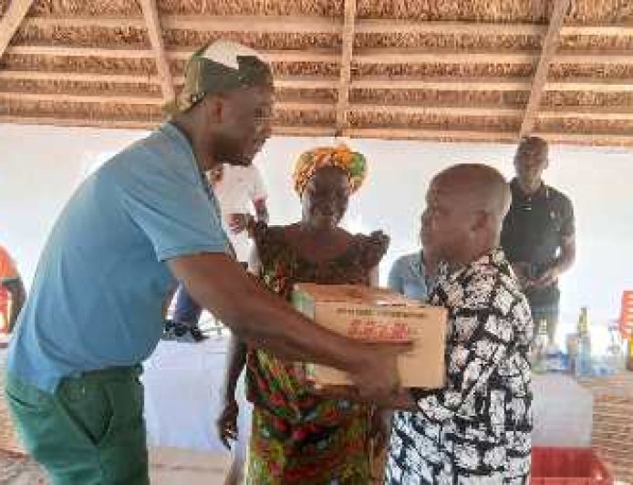 Yoro Alain Michel offre pour 3 millions FCFA de vivres et non-vivres aux délégations du Grand Ouragahio