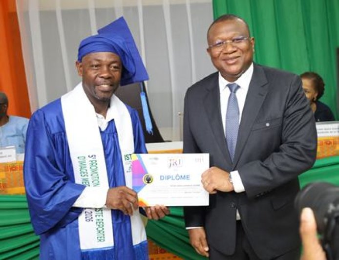 Amadou Coulibaly aux nouveaux JRI de l'UPL-CI : "Ce diplôme engage votre responsabilité face aux populations"