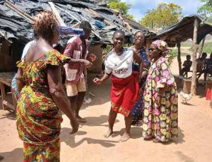 Résilience et tradition à Gbetro : Une cérémonie collective pour refermer le livre de la douleur