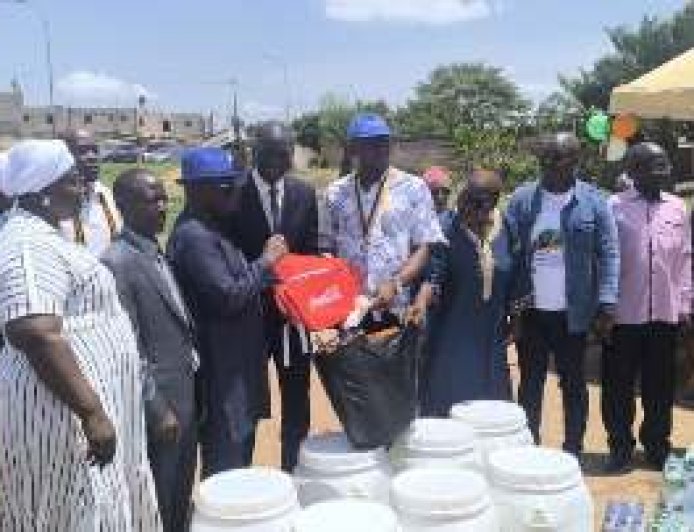 Bouaké : Le Rotary Club Bouaké Savane équipe la cantine scolaire d’une école primaire