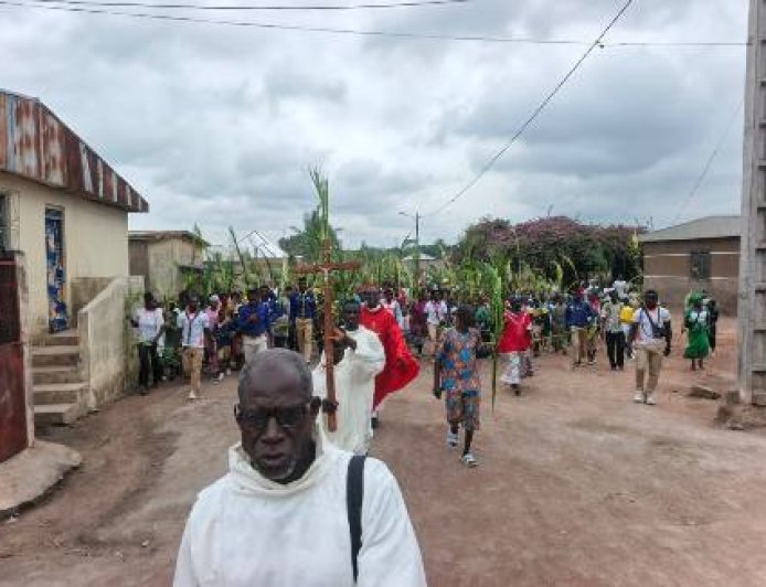 Fête des Rameaux : Les fidèles de Motiamo ouvrent la Semaine Sainte dans la ferveur