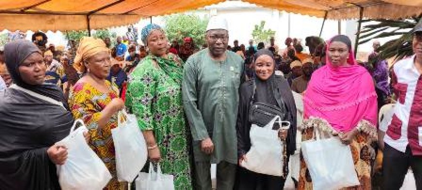 Bouaké :L'honorable Paul Dakuyo offre plusieurs tonnes de vivres à la communauté musulmane et chrétienne