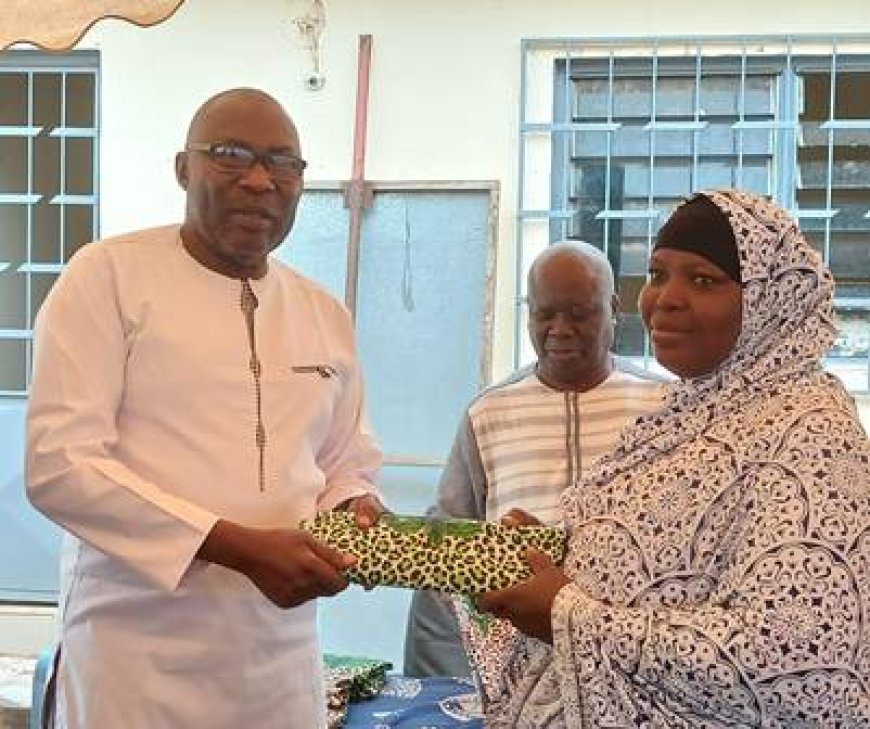 Bouaké : Paul Dakuyo offre plusieurs complets de pagne à 100 associations de femmes