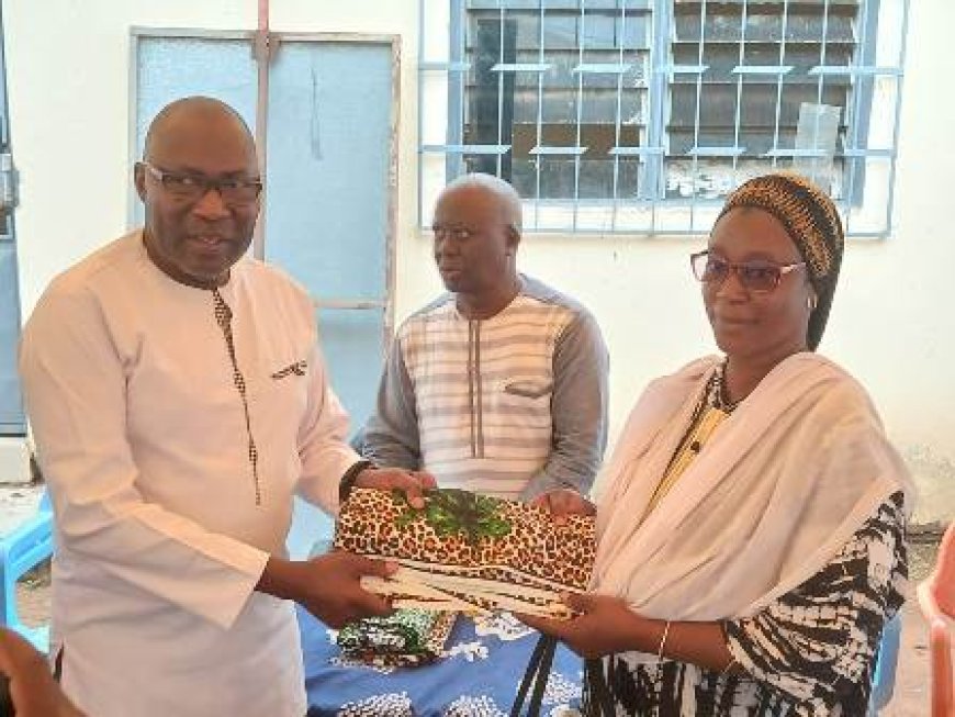 Bouaké : Paul Dakuyo offre plusieurs complets de pagne à 100 associations de femmes