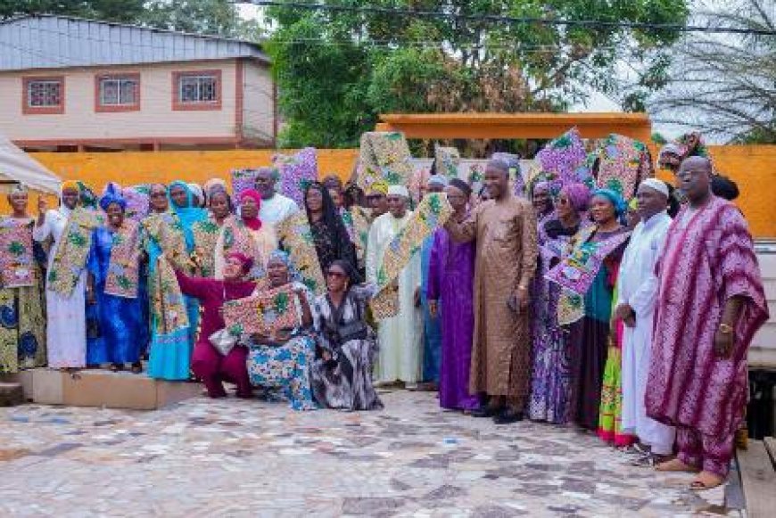 Anyama : Les députés Amidou Sylla et Ibrahim Diakité offrent 200 pagnes aux militantes du RHDP