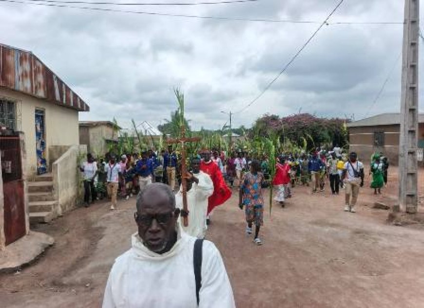 Fête des Rameaux : Les fidèles de Motiamo ouvrent la Semaine Sainte dans la ferveur