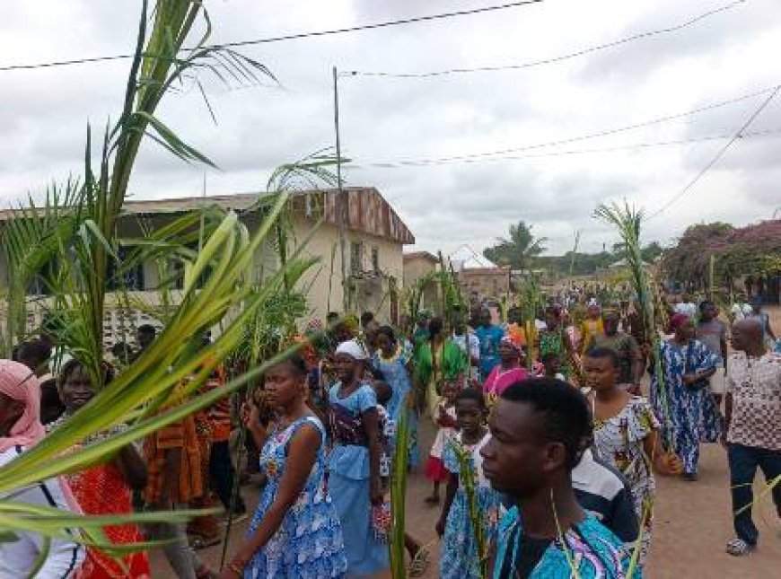 Fête des Rameaux : Les fidèles de Motiamo ouvrent la Semaine Sainte dans la ferveur