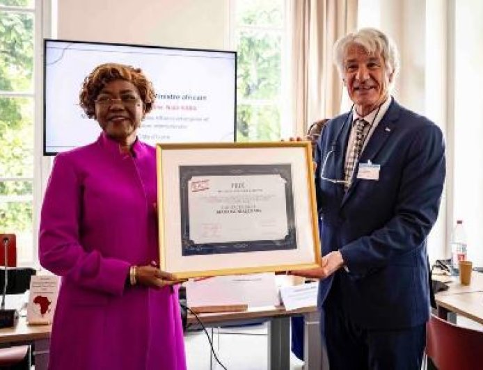 L'Excellence Ivoirienne à l'Honneur : Le Prix du Meilleur Ministre Africain décerné à Kaba Nialé à Paris