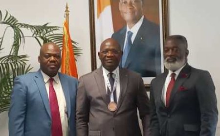 Championnat d’Afrique des Clubs de Handball : Le Red Star célèbre sa médaille de bronze avec le Ministre Adjé Silas METCH