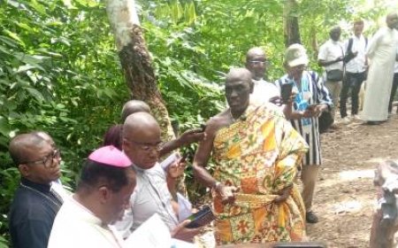 N’Douci : Amoa Urbain reçoit l’onction de l’Église pour la protection des valeurs ancestrales