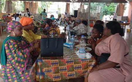 Les femmes de l’association « Femmes Actives » du quartier Nimbo et celles de l’ONG OUKA-DÊMIN ont célébré la fête des Mères dans une ambiance chaleureuse et fraternelle