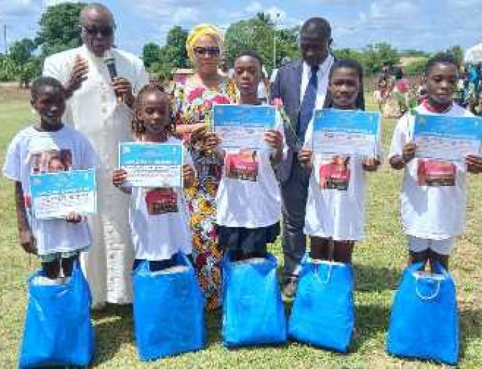 Kpapékou : 30 élèves célébrés lors de la toute première Journée de l’Excellence de l’EPP catholique