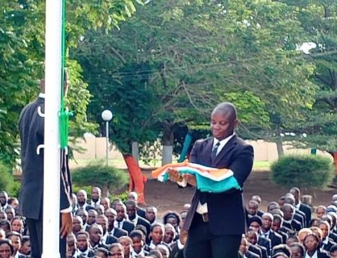 La descente du drapeau, une tradition pérennisée au CAFOP Supérieur de Yamoussoukro