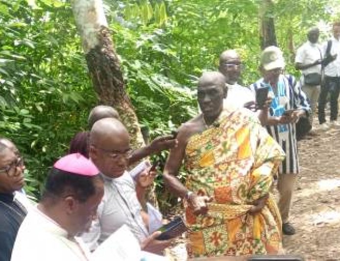 N’Douci : Amoa Urbain reçoit l’onction de l’Église pour la protection des valeurs ancestrales