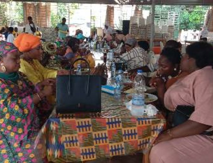 Les femmes de l’association « Femmes Actives » du quartier Nimbo et celles de l’ONG OUKA-DÊMIN ont célébré la fête des Mères dans une ambiance chaleureuse et fraternelle