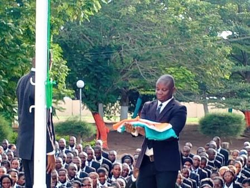 La descente du drapeau, une tradition pérennisée au CAFOP Supérieur de Yamoussoukro
