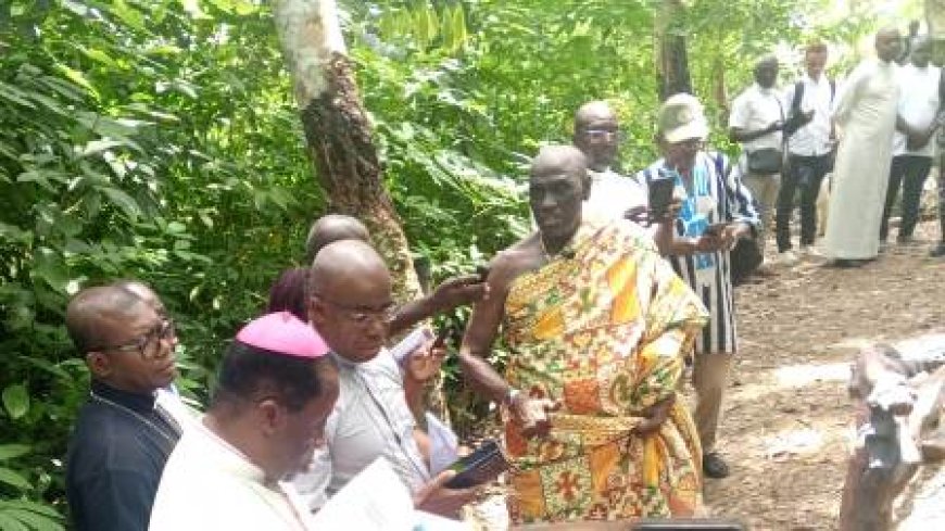 N’Douci : Amoa Urbain reçoit l’onction de l’Église pour la protection des valeurs ancestrales