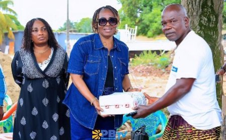 Déguerpissement à Vridi-Canal : Le Dr Emmou Sylvestre et la mairie de Port-Bouët au chevet des sinistrés