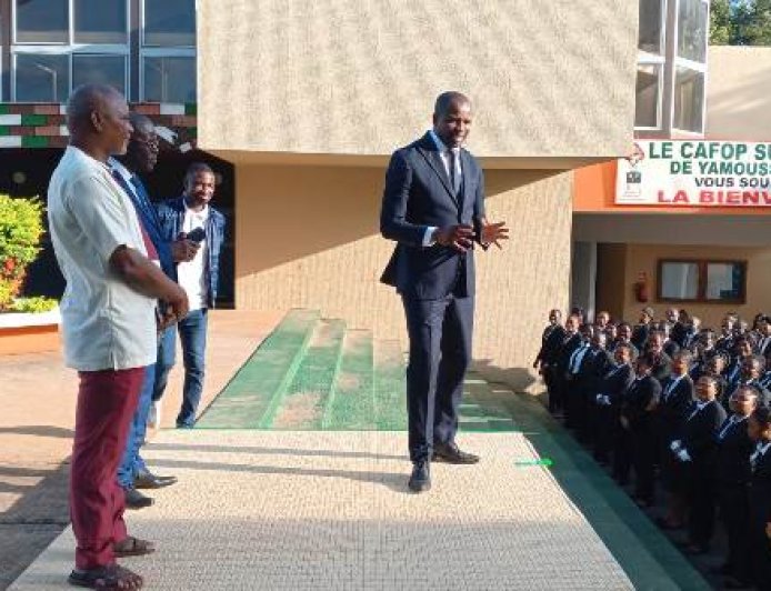 Yamoussoukro : Les élèves-maîtres du CAFOP Supérieur magnifient leur directeur