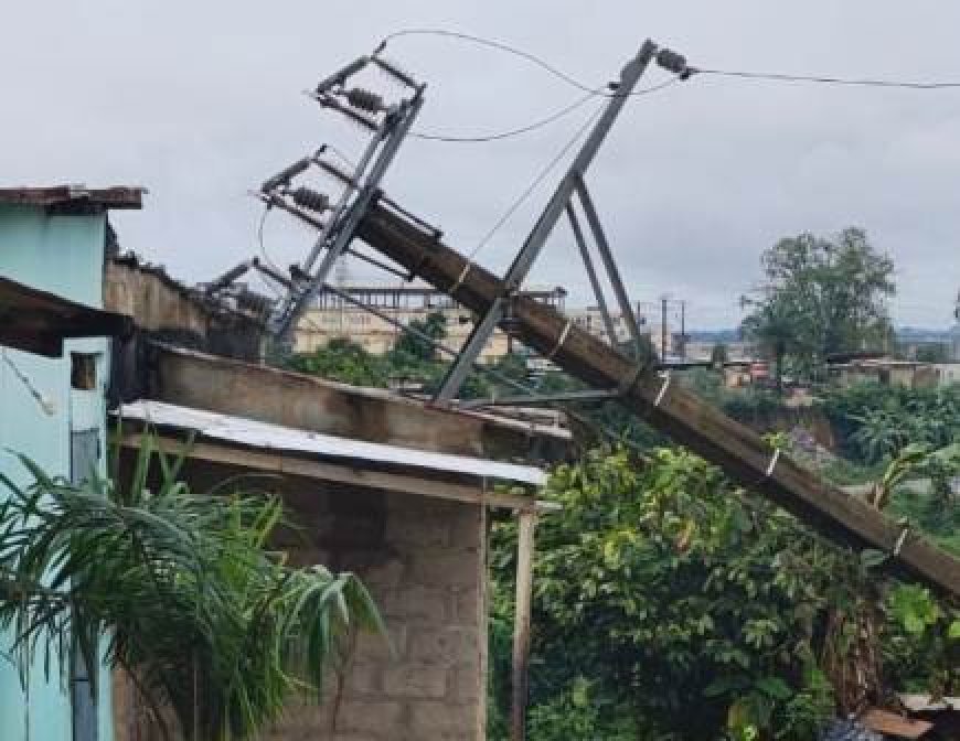 Terreur à Djibi : Un poteau électrique de la CIE s’effondre et transperce la douche d’un habitant