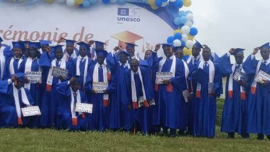 Bouaké / 49 auditeurs de la Chaire Unesco Anticipation ont reçu leur parchemin de fin de formation au cours d’une cérémonie de graduation à Bouaké