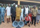 Tieg­bahi : L'honorable Koné Issa fait don de deux haut-parleurs pour renforcer la vie communautaire