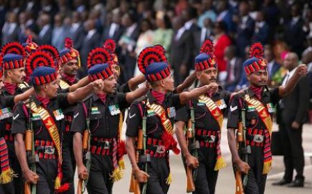 66ᵉ Anniversaire de l'Indépendance : Le pas cadencé du régiment d'artillerie de l’Inde illumine le boulevard de la Solidarité à Yopougon