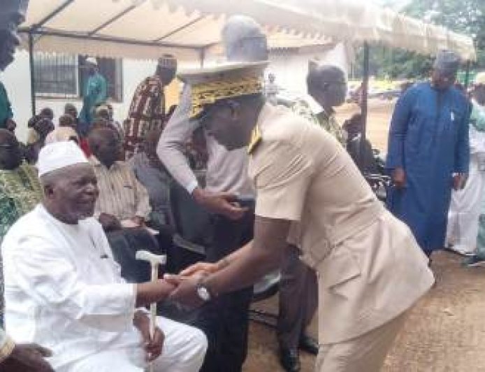 Korhogo / En prélude à la Fête nationale : le préfet Karim Diarrassouba met les retraités à l'honneur