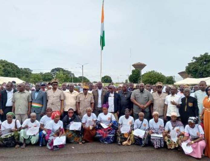 Séguéla : 2500 jeunes du Worodougou bénéficient des chèques du PEJEDEC‑3