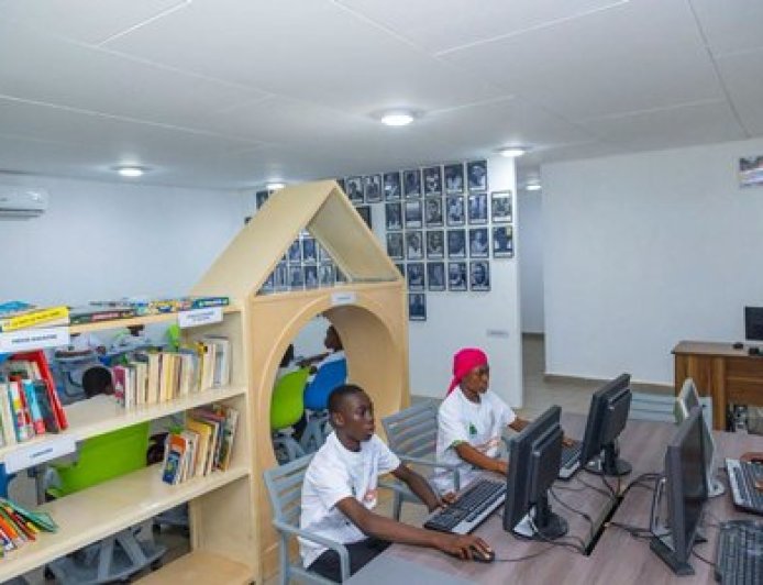 Kokumbo : Une bibliothèque pour ouvrir les portes du savoir, en présence de l’ancien champion d’Afrique Serge Doh