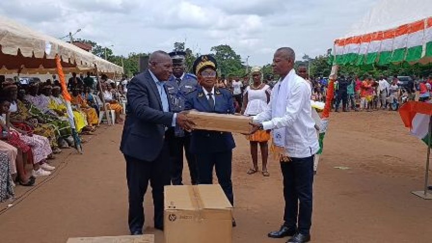 Fête nationale à Kokumbo : Le réseau des cadres fait don de matériel informatique