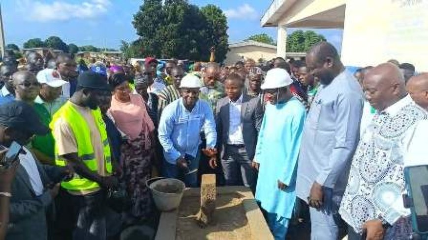 Lokaha 2 : Le maire Donasso Abou Coulibaly pose la première pierre du centre de santé