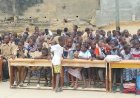L’ONG Secours International Djaba Fanta équipe l’EPP Abobo Clouetcha de 64 tables-bancs