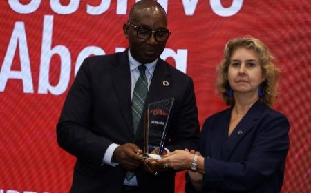 Innovations Énergétiques à Power & Electricity 2026 : Dr Gustave Aboua récompensé pour ses actions en développement durable
