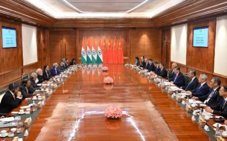 Xi et Modi mènent un échange de vues approfondi et conviennent que la Chine et l'Inde doivent être des partenaires